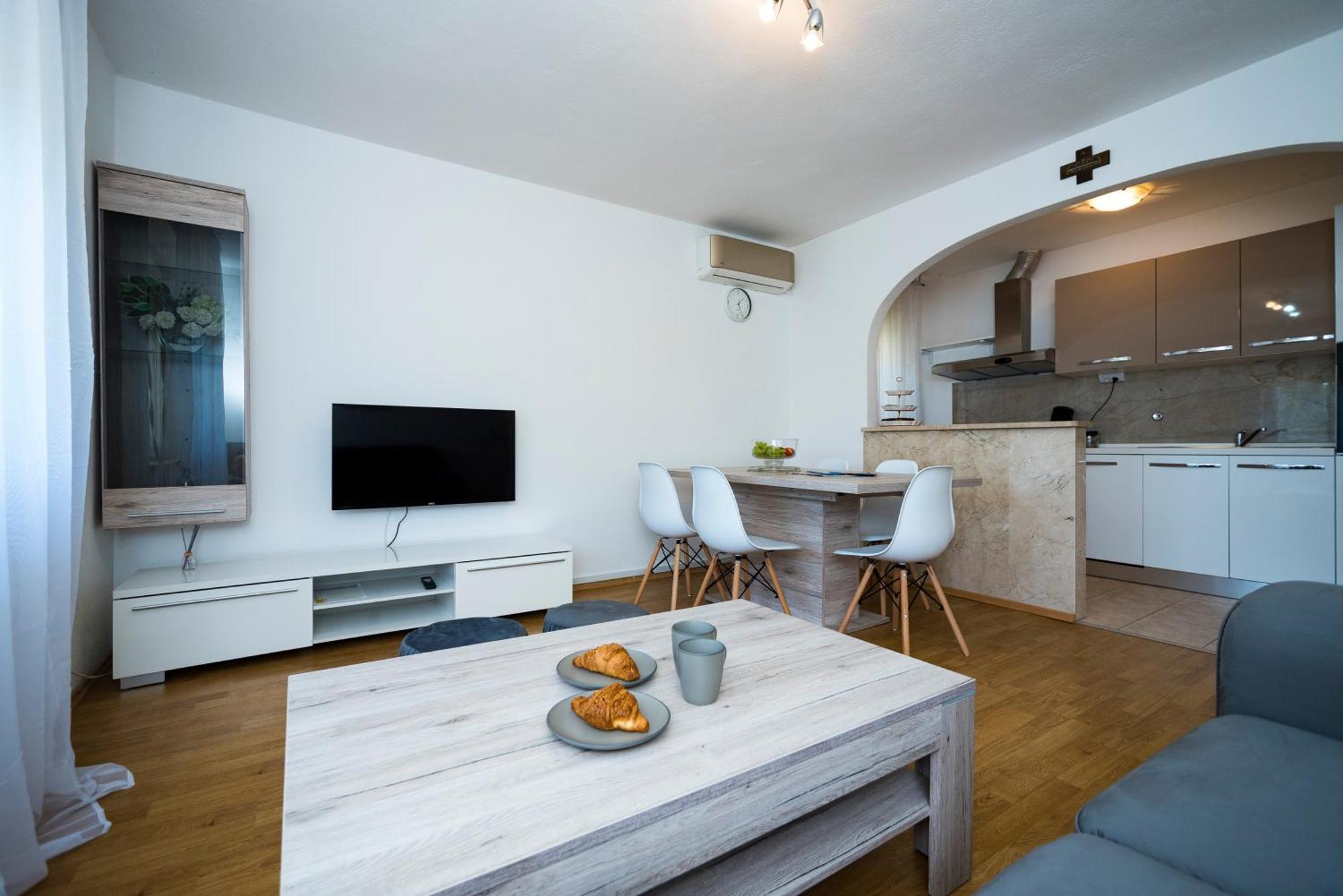 M&M Pelivan Apartments Solin Ngoại thất bức ảnh